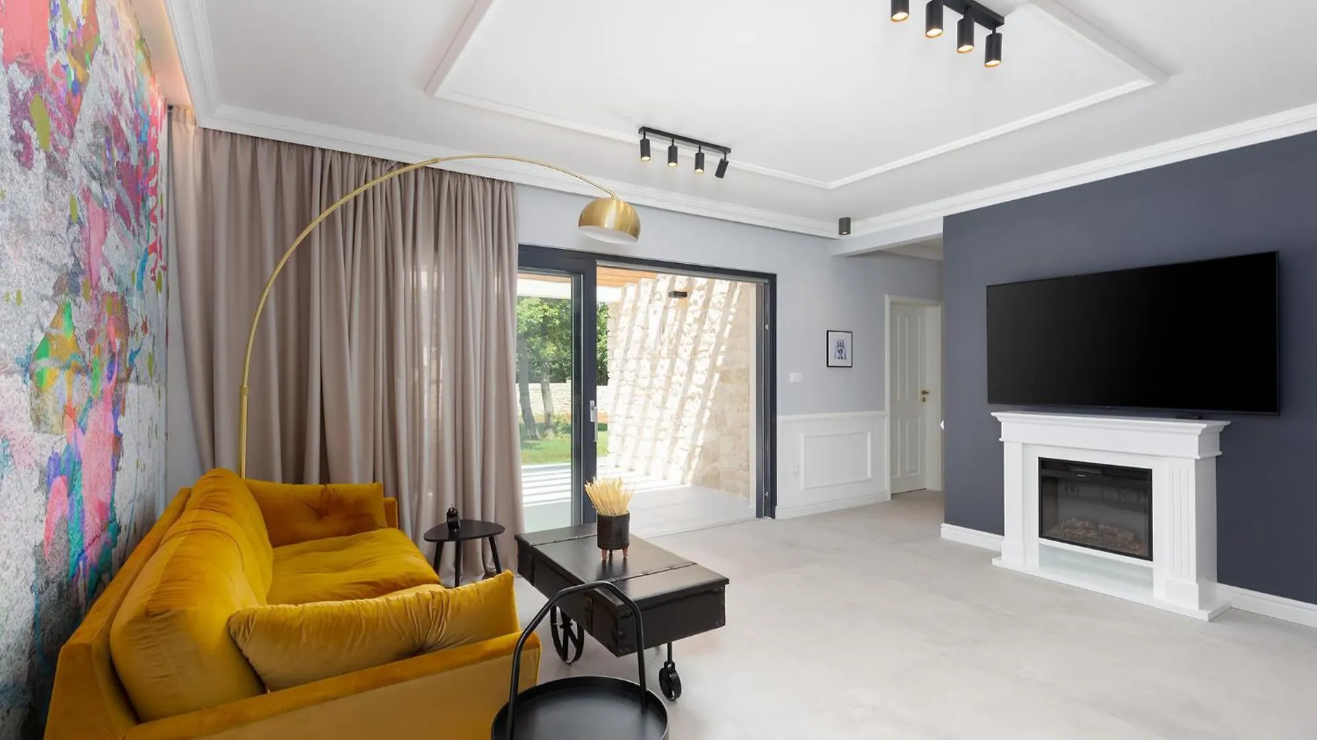 Villa Green Frame West - New Build Villa In Central Istria With Private Pool Butkovići