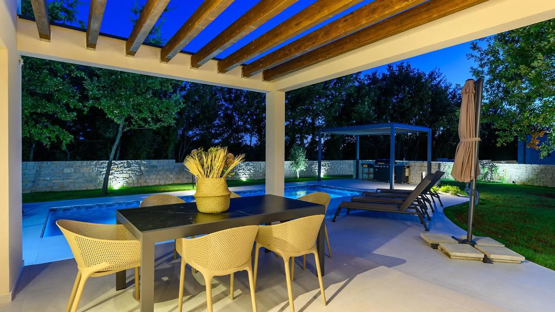 Villa Green Frame West - New Build Villa In Central Istria With Private Pool Butkovići